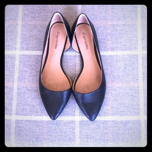 Size 10 black flats.